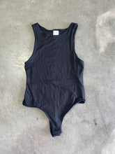 Load image into Gallery viewer, Sleek Bodysuit// Black
