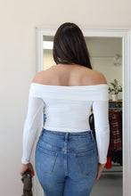 Load image into Gallery viewer, Kiki Off Shoulder Top // Ivory
