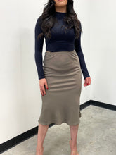 Load image into Gallery viewer, Off Duty Skirt / Taupe
