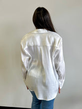 Load image into Gallery viewer, Satin Lovin&#39; Button Up// White
